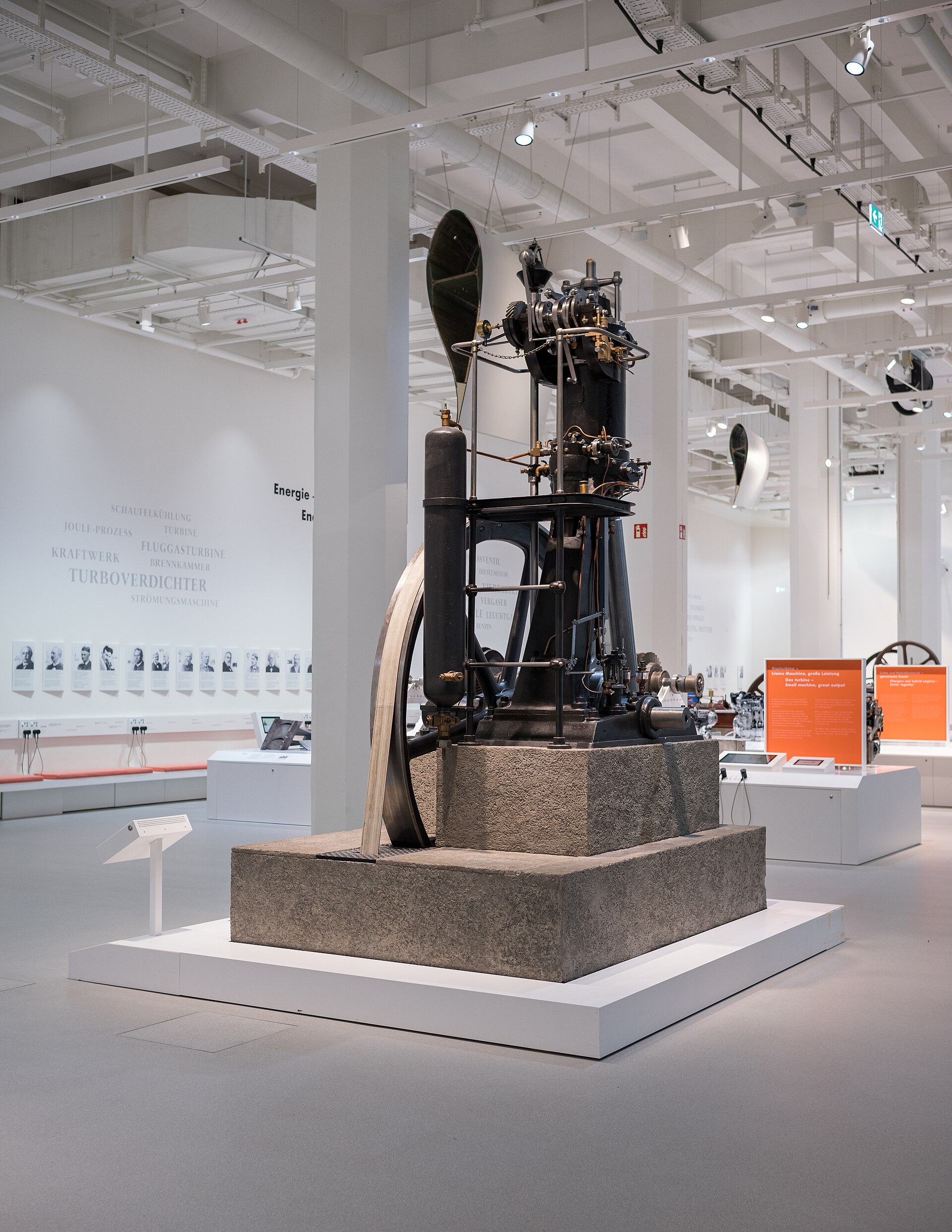 Dieselmotor der Maschinenfabrik Augsburg von 1897, stationärer Prototyp im Deutschen Museum
