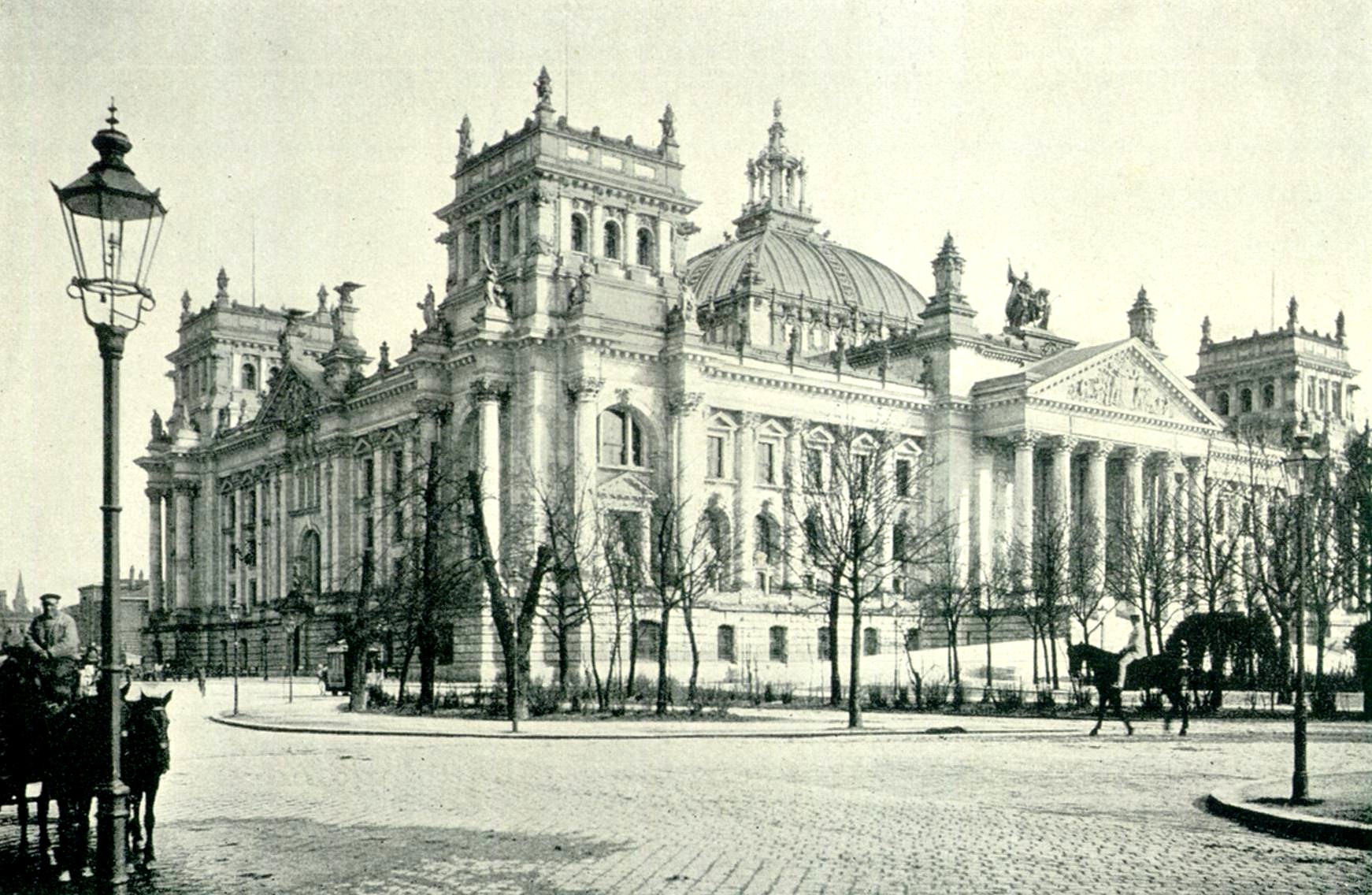 Das Reichstagsgebäude am Königsplatz in Berlin, Ansicht der Hauptfront
