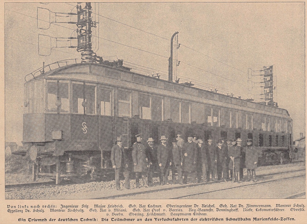 Der Siemens-Drehstrom-Schnellbahnwagen auf der Strecke Marienfelde–Zossen mit den an den Versuchen Beteiligten