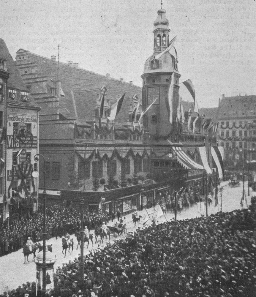 König Georg von Sachsen bei einem Besuch in Leipzig vor dem Alten Rathaus, November 1902