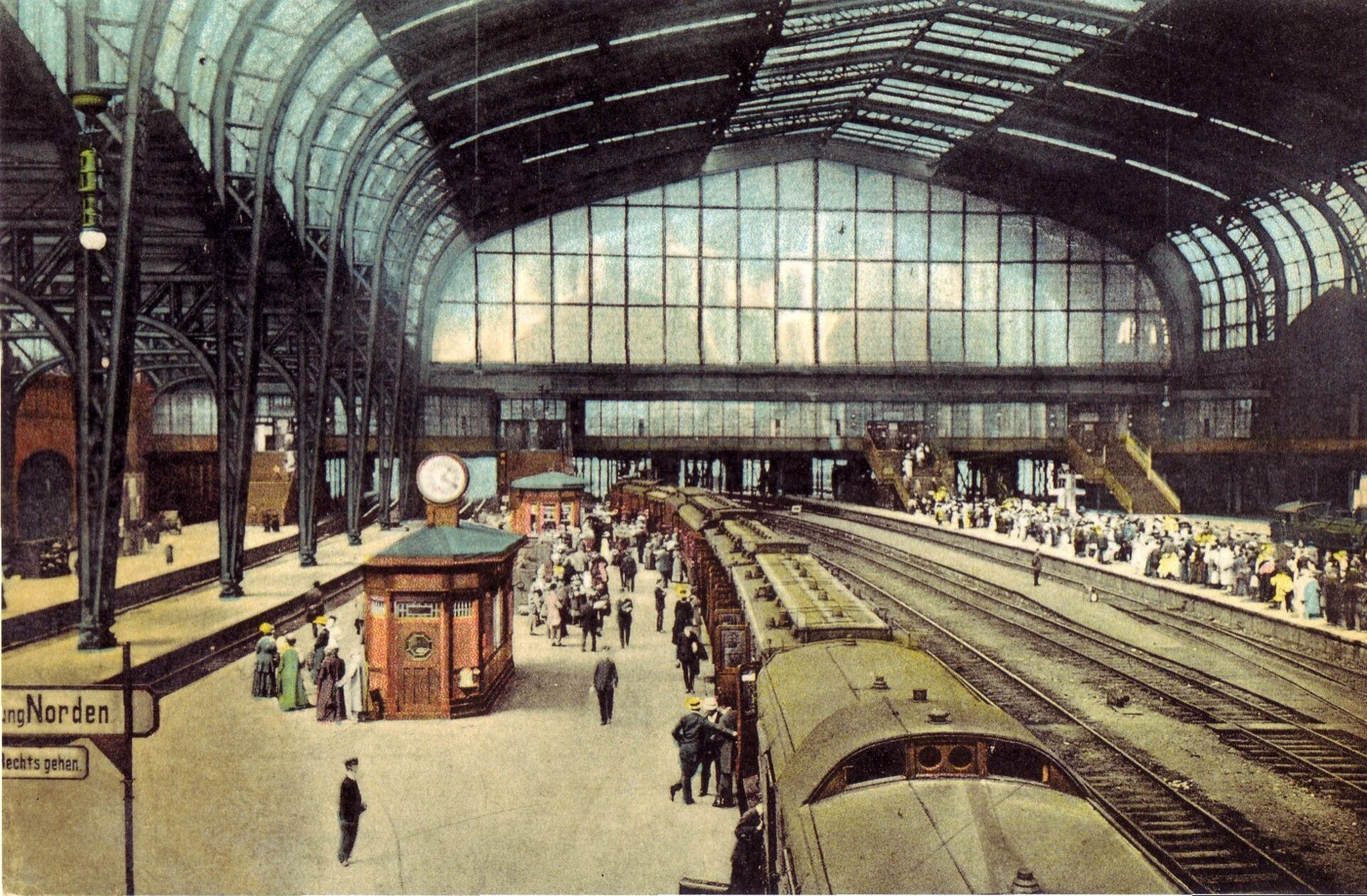 Hamburger Hauptbahnhof, Blick in die Bahnhofshalle
