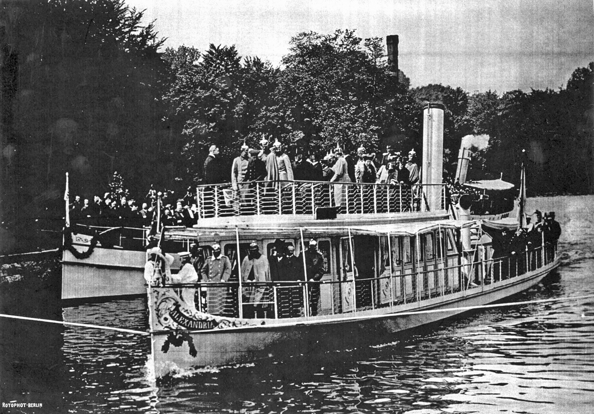 Kaiser Wilhelm II. an Bord der Yacht „Alexandra" bei der Eröffnung der Schleuse Kleinmachnow