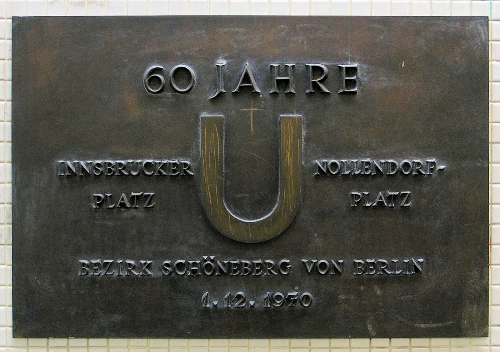 Gedenktafel am Bayerischen Platz zur Schöneberger U-Bahn