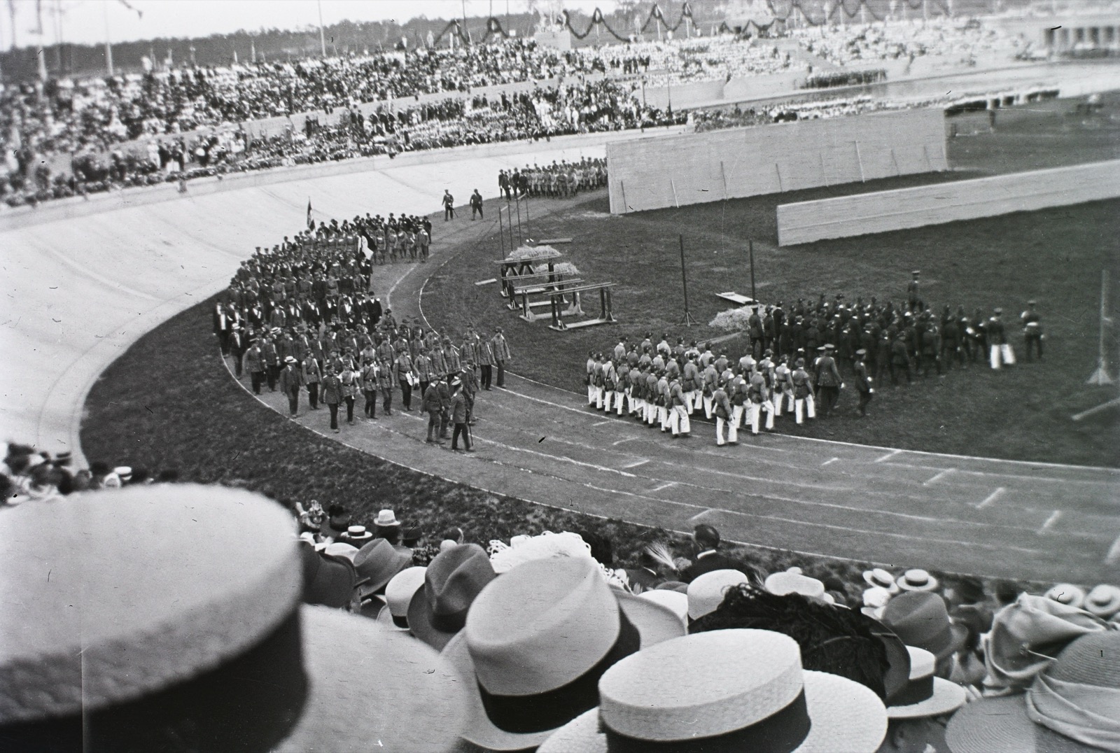 Eröffnungsfeier des Deutschen Stadions im Grunewald