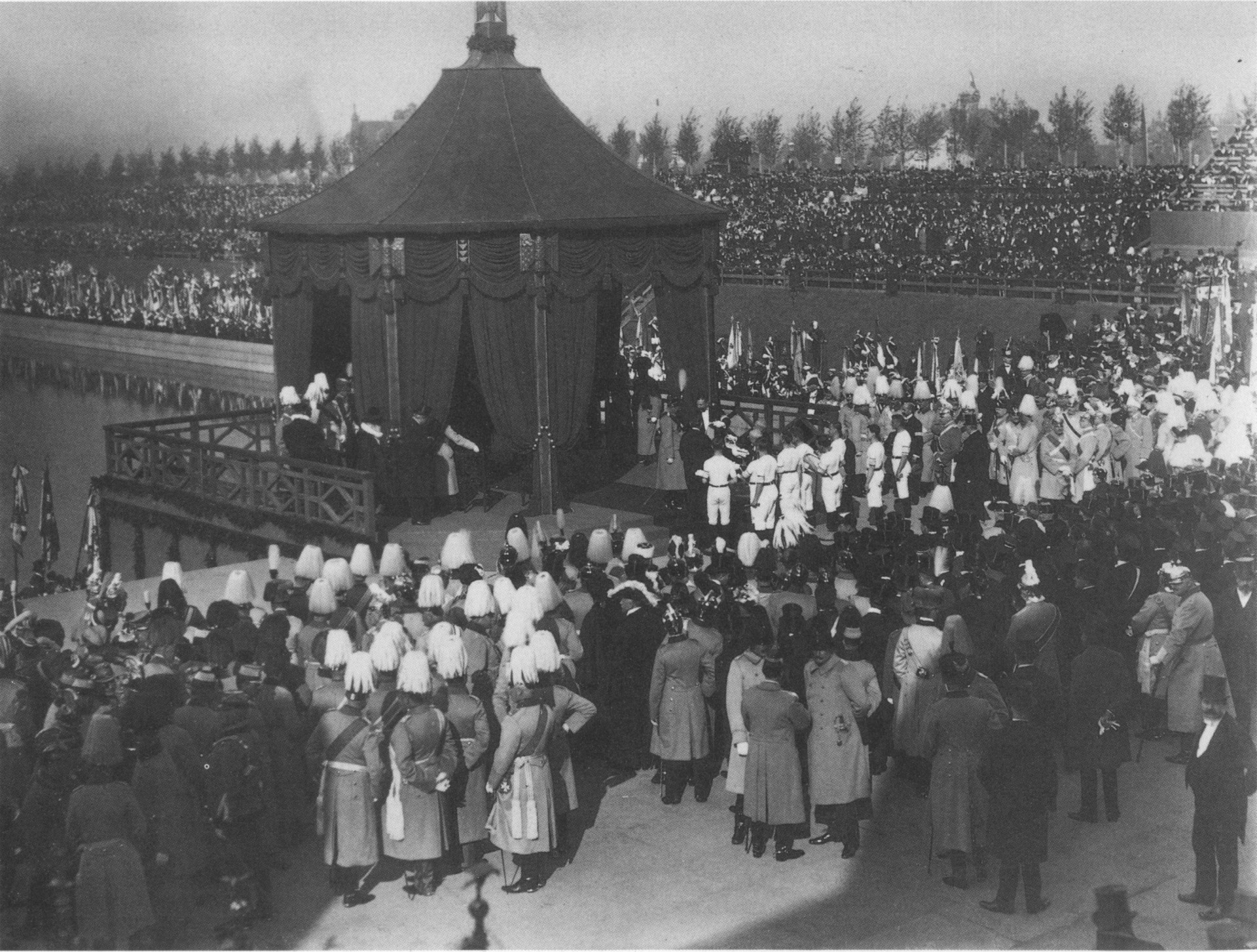 Kaiserzelt bei der Einweihung des Völkerschlachtdenkmals