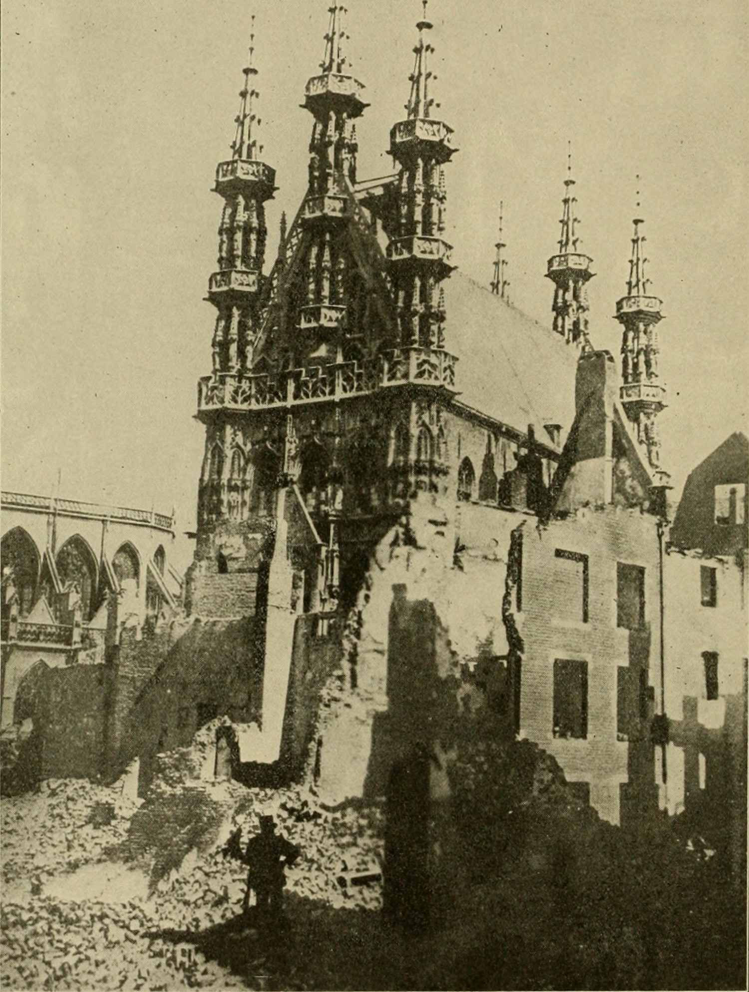 Ruine der Universitätsbibliothek Löwen nach dem Brand