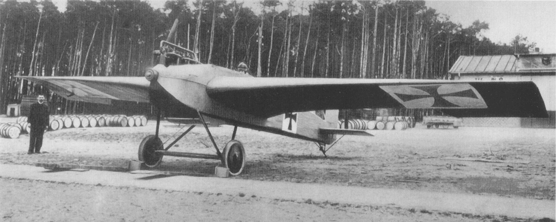 Die Junkers J 1 auf dem Flugplatz Döberitz
