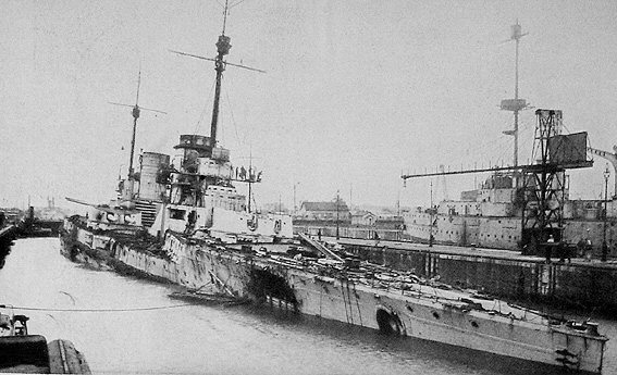 Der beschädigte Schlachtkreuzer SMS Seydlitz nach der Skagerrakschlacht
