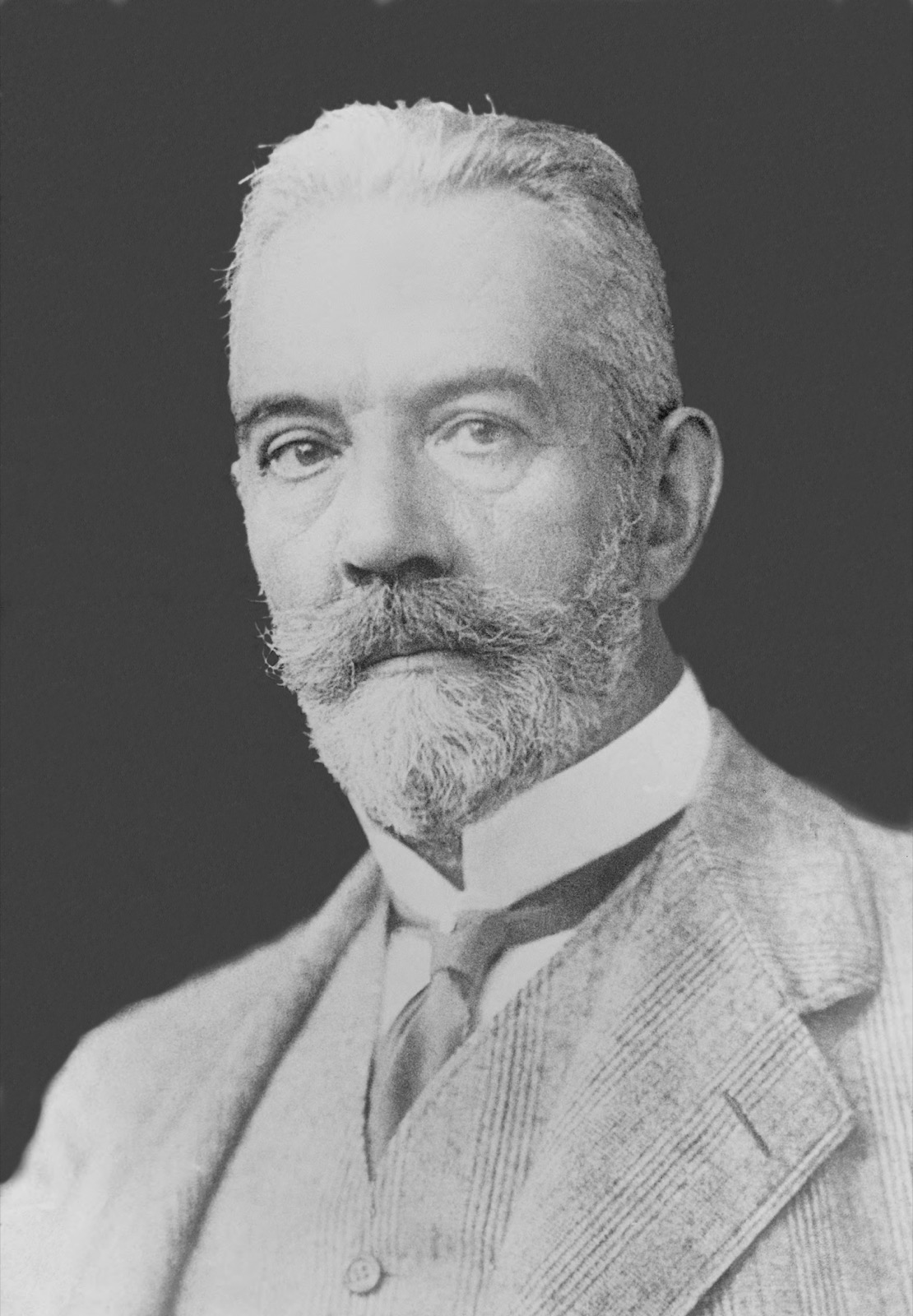 Porträtfoto Reichskanzler Theobald von Bethmann Hollweg