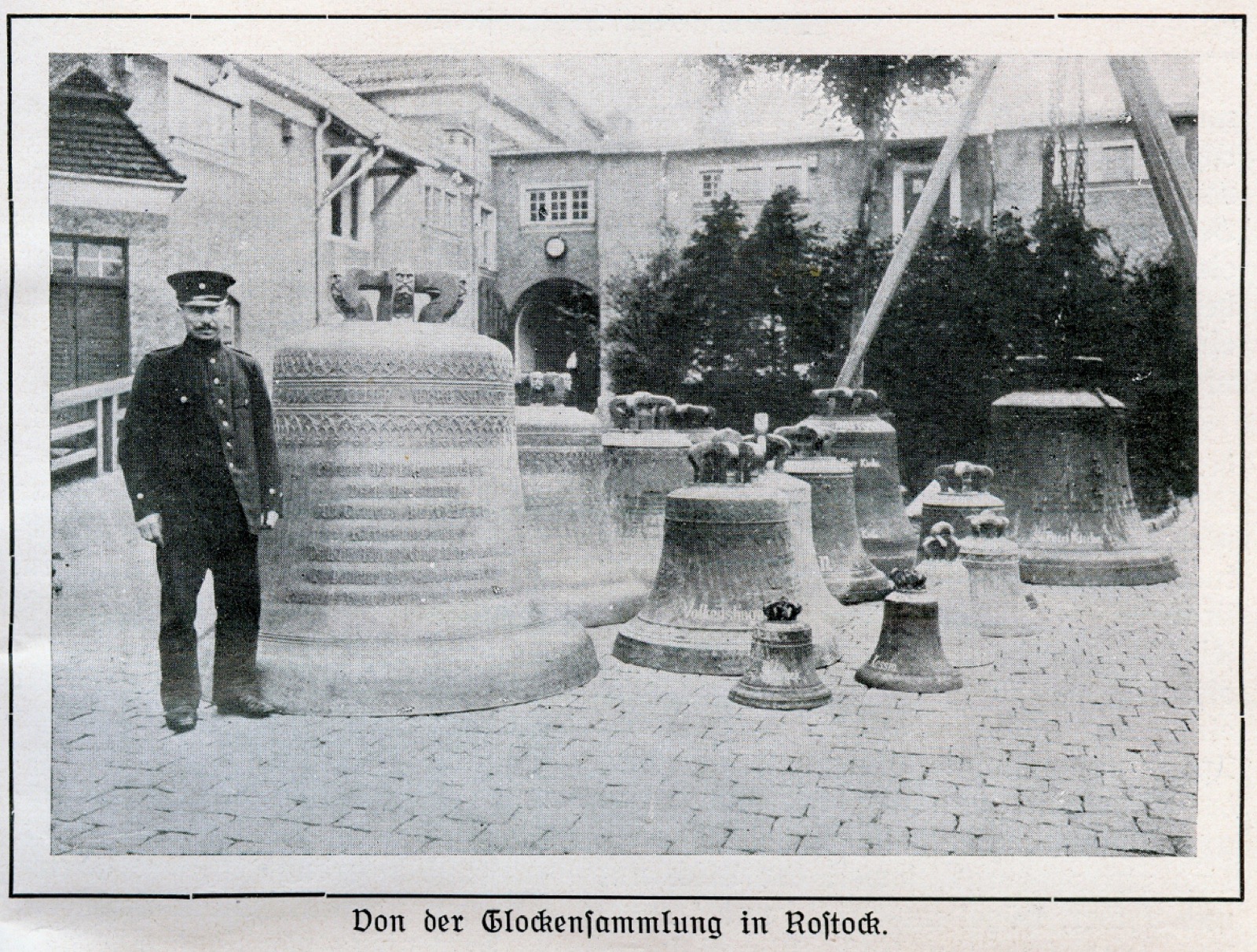 Gesammelte Kirchenglocken zur Metallspende, Rostock 1917