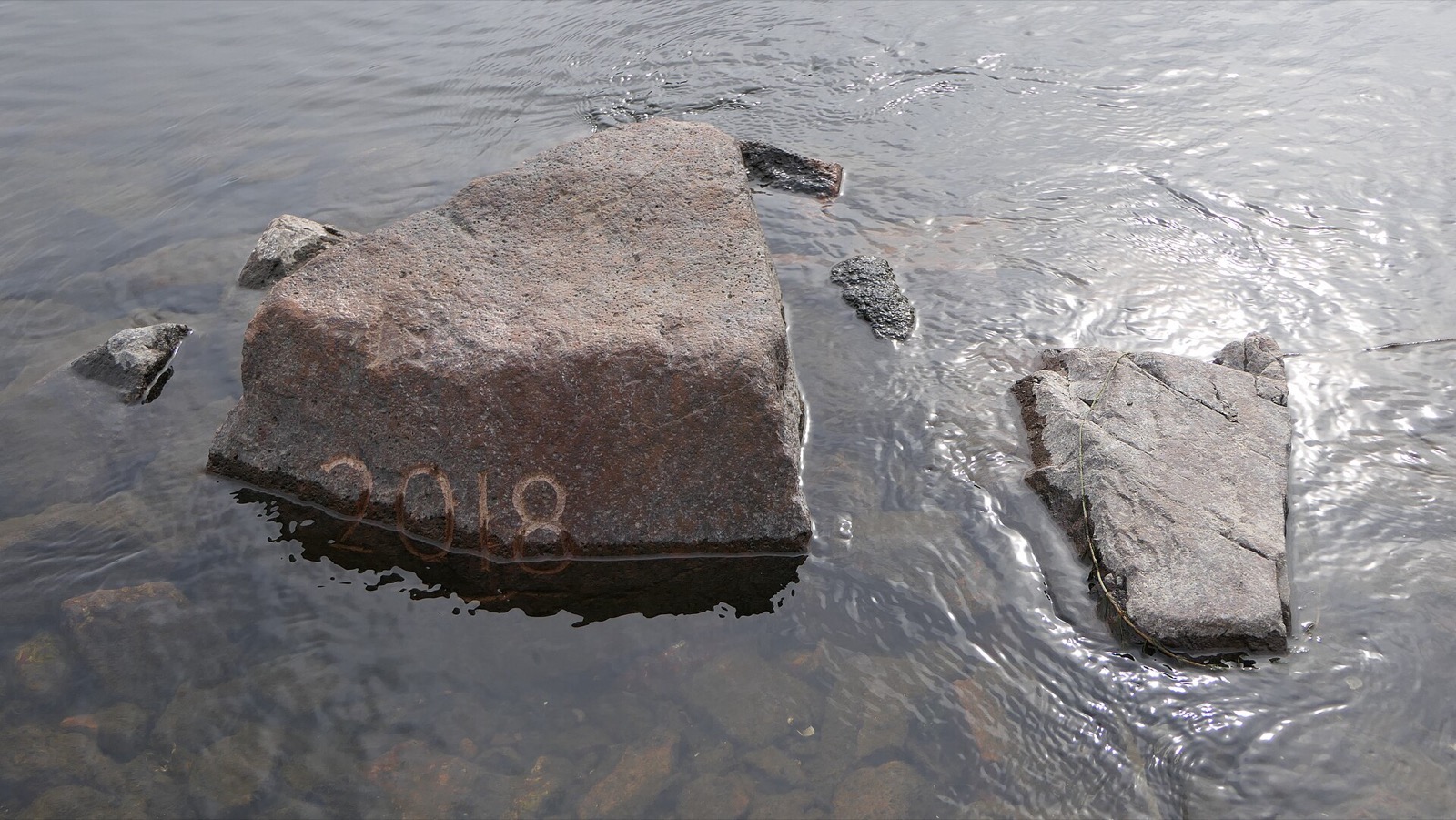 Hungerstein in der Elbe