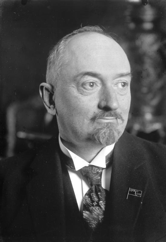 Porträt Georgi Tschitscherin