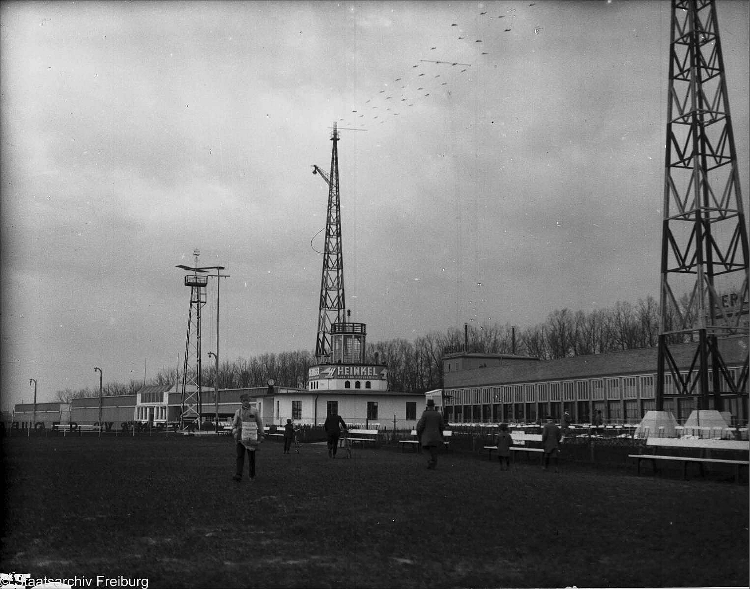 Das alte Empfangsgebäude des Flughafens Tempelhof, aufgenommen 1927