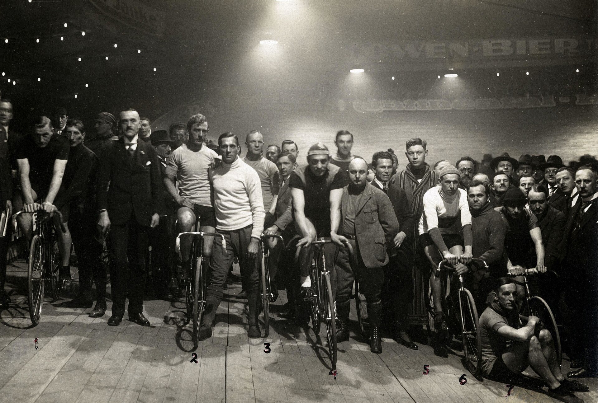 Teilnehmer des Berliner Sechstagerennens im Sportpalast, 1922