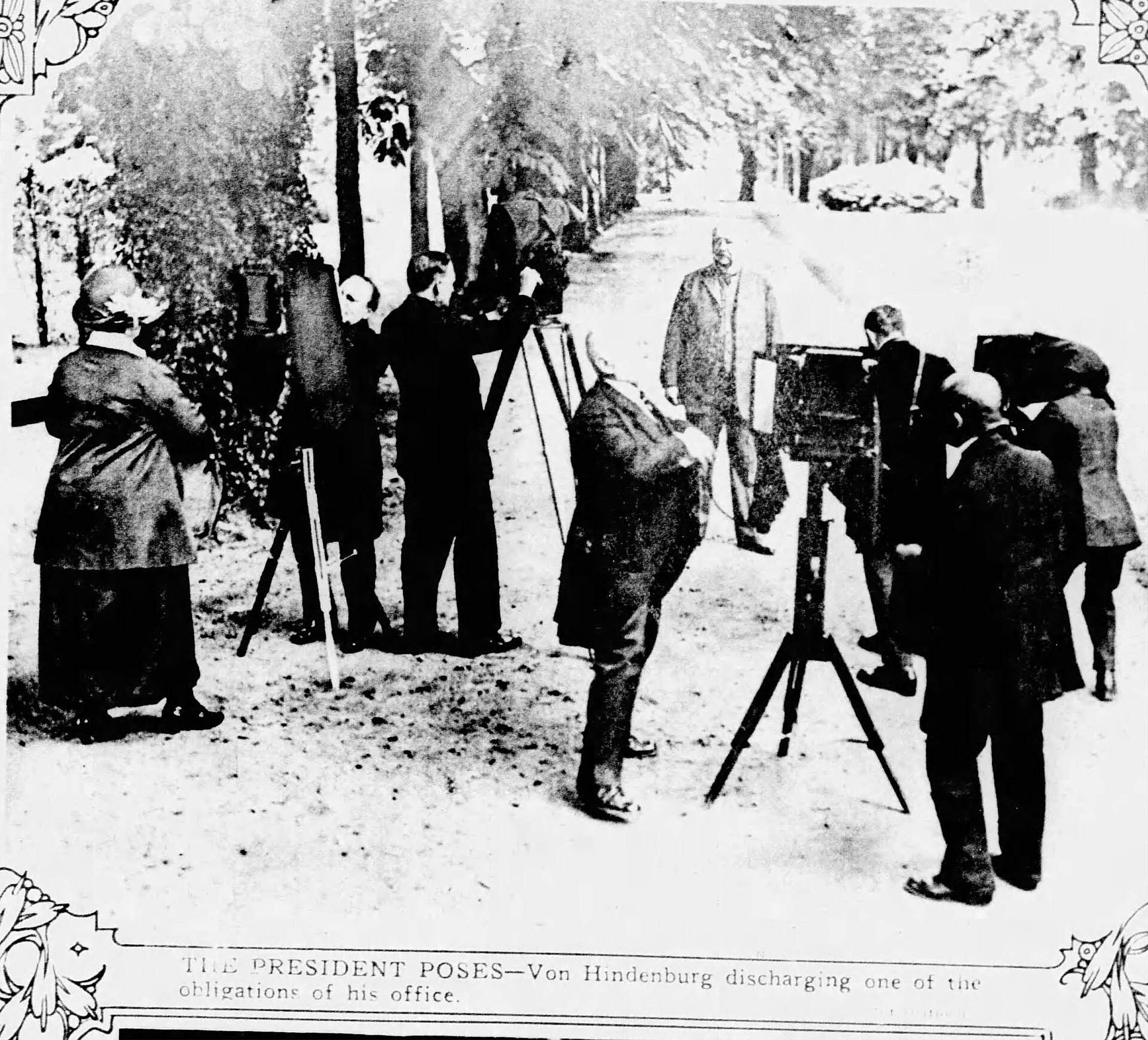 Paul von Hindenburg bei einem Fototermin, 1925