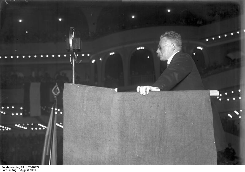 Der Verleger und Politiker Alfred Hugenberg, hier auf einer Aufnahme von 1930