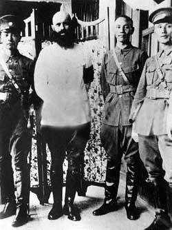 Chiang Kai-shek (rechts) mit einem sowjetischen Berater an der Whampoa-Militärakademie, 1927