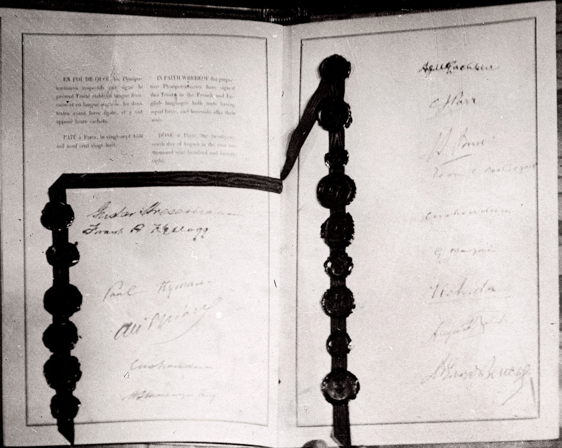 Unterzeichnung des Kellogg-Briand-Pakts am 27. August 1928 im französischen Außenministerium in Paris