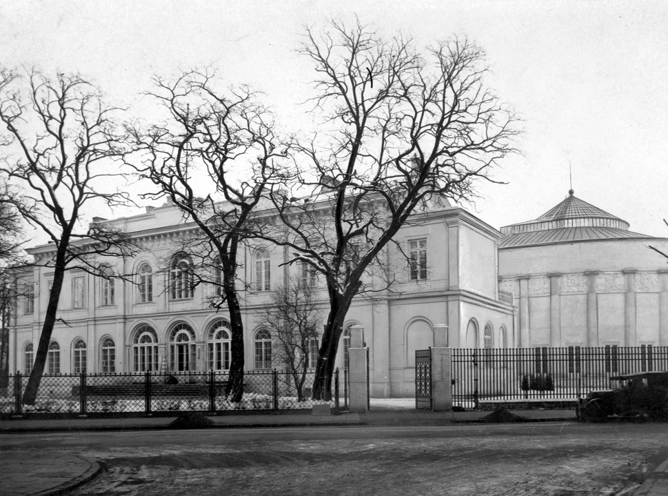 Der Sitz von Sejm und Senat in Warschau, aufgenommen 1930
