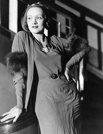 Marlene Dietrich um 1930, die als Lola Lola in „Der blaue Engel" zum Weltstar wird