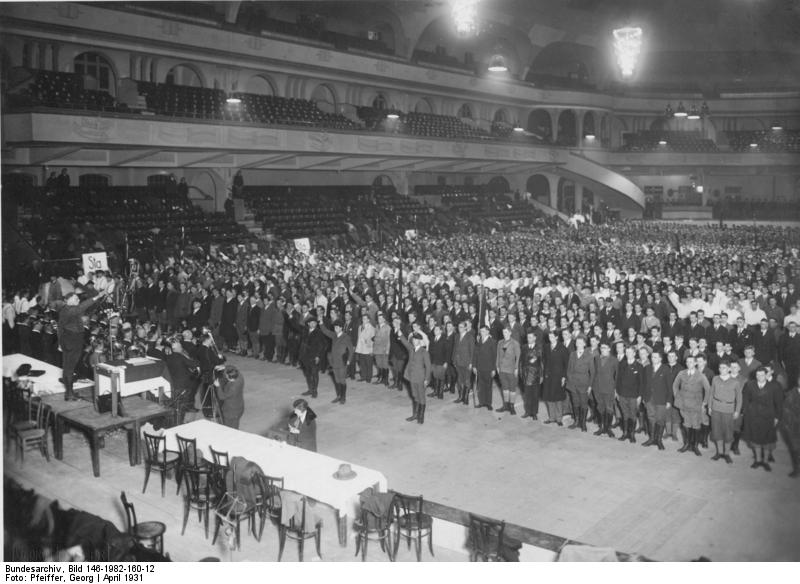 SA-Männer bei einem Generalappell im Berliner Sportpalast, April 1931