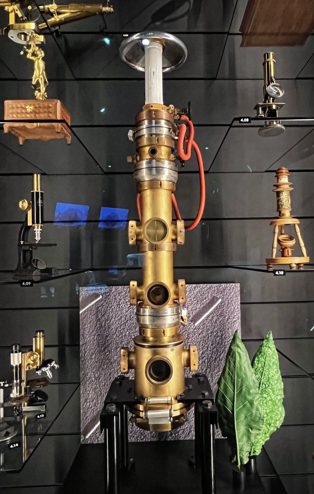 Nachbau des ersten Elektronenmikroskops von Ernst Ruska