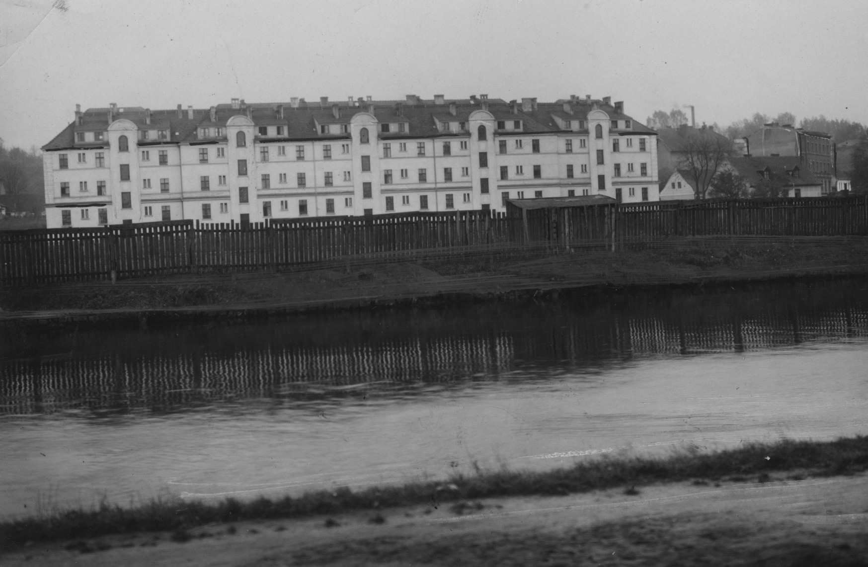 Uferansicht der Brahe in Bromberg