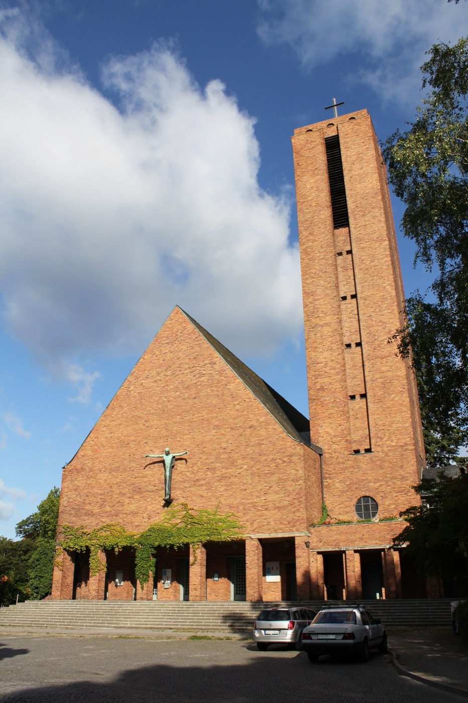 Die Jesus-Christus-Kirche in Berlin-Dahlem, Tagungsort der Zweiten Bekenntnissynode im Oktober 1934