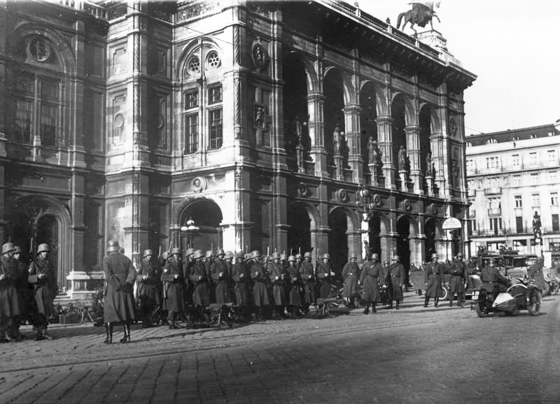 Soldaten des österreichischen Bundesheeres während der Februarkämpfe in Wien