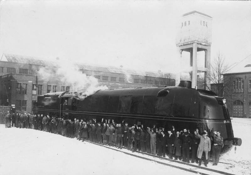 Die Stromlinienlokomotive 05 001, Schwestermaschine der rekordfahrenden 05 002