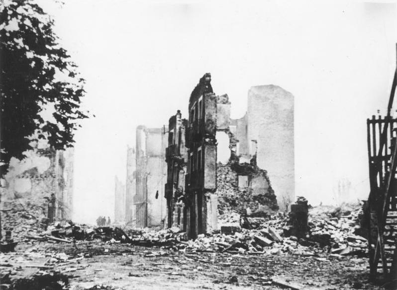Die baskische Stadt Guernica nach dem Luftangriff der Legion Condor, 1937