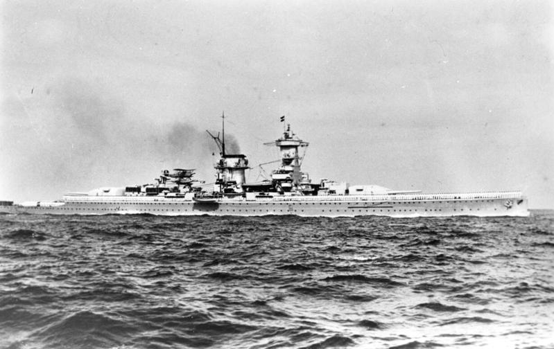 Das deutsche Panzerschiff „Admiral Scheer", das im Mai 1937 den Hafen von Almería beschoss