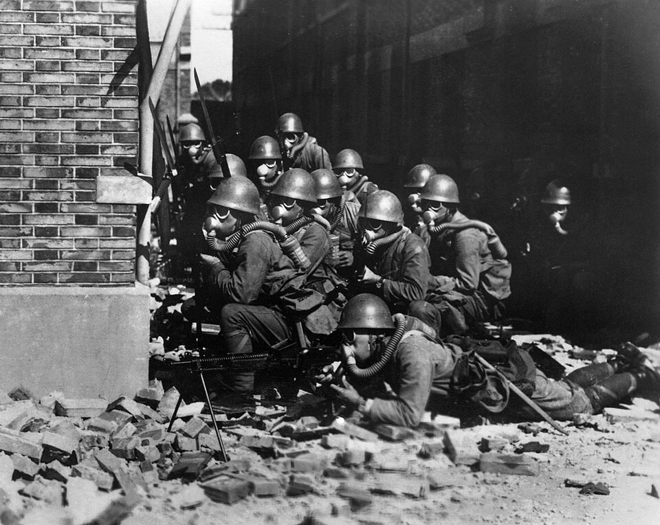 Japanische Marineinfanterie im Häuserkampf während der Schlacht um Shanghai, 1937