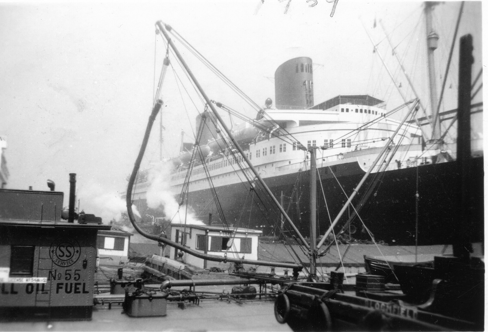 Der Schnelldampfer „Bremen" im Hafen von New York, 28. August 1939