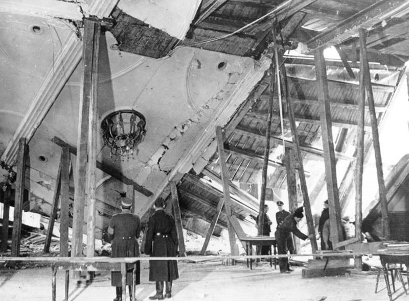 Zerstörung im Münchner Bürgerbräukeller nach dem Sprengstoffanschlag, November 1939