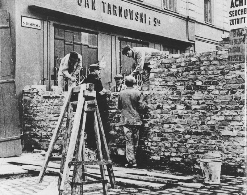 Bau der Ghettomauer in Warschau auf deutsche Anordnung, August 1940