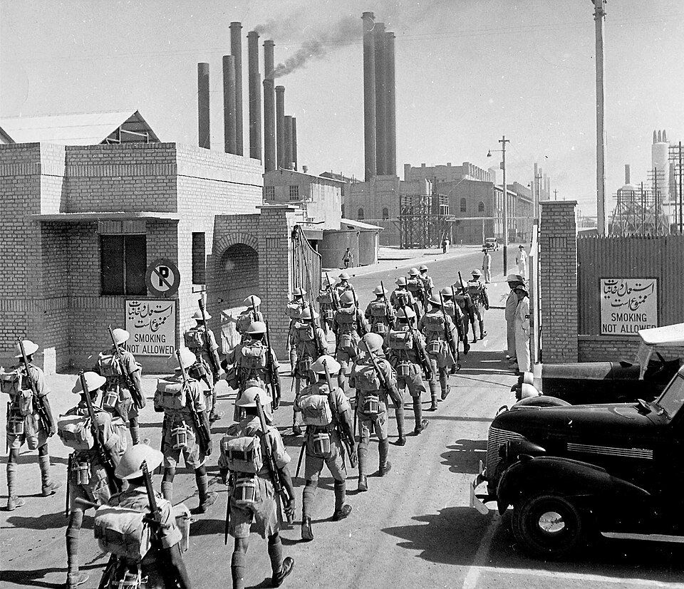 Indische Truppen unter britischem Kommando besetzen die Ölraffinerie von Abadan, Iran, 1941
