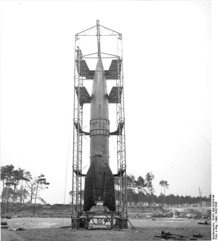Eine Aggregat-4-Rakete (V2) auf der Startrampe in Peenemünde