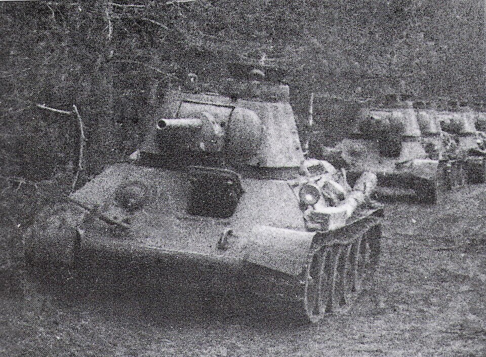 Sowjetische Panzer während der Kiew-Offensive, November 1943