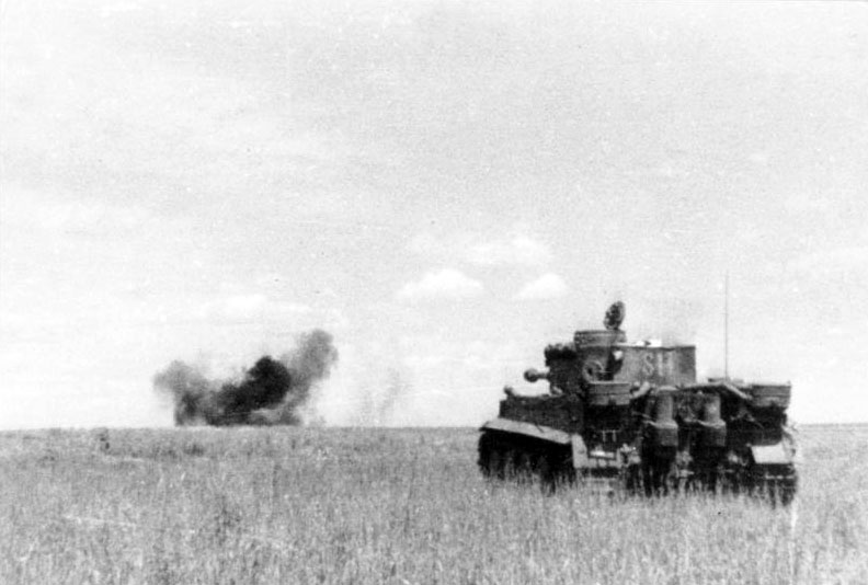 Ein Panzer VI Tiger in der Panzerschlacht bei Kursk, 1943