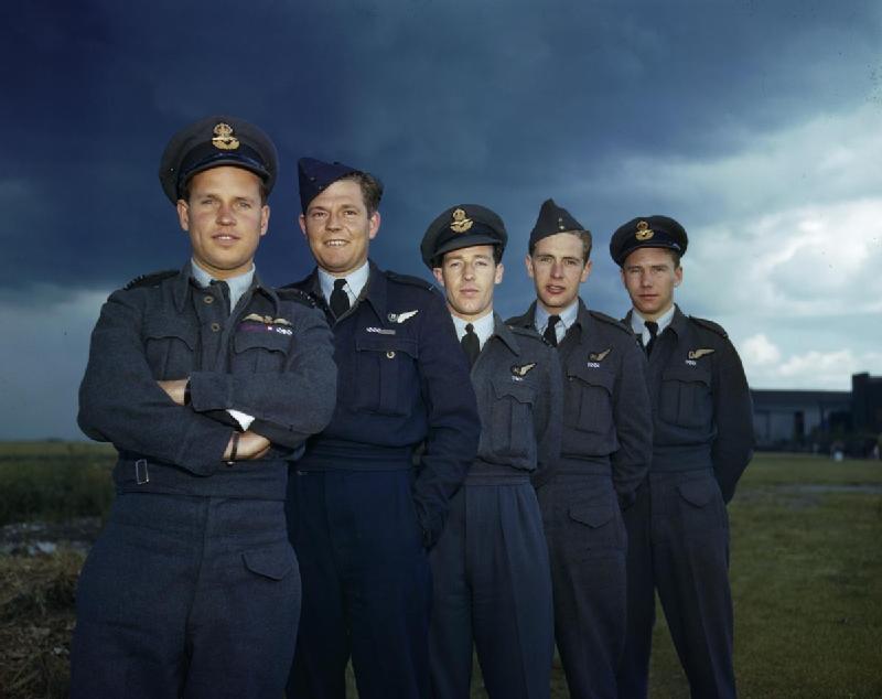 Wing Commander Guy Gibson, Kommandeur der „Dambusters"-Staffel 617, 1943