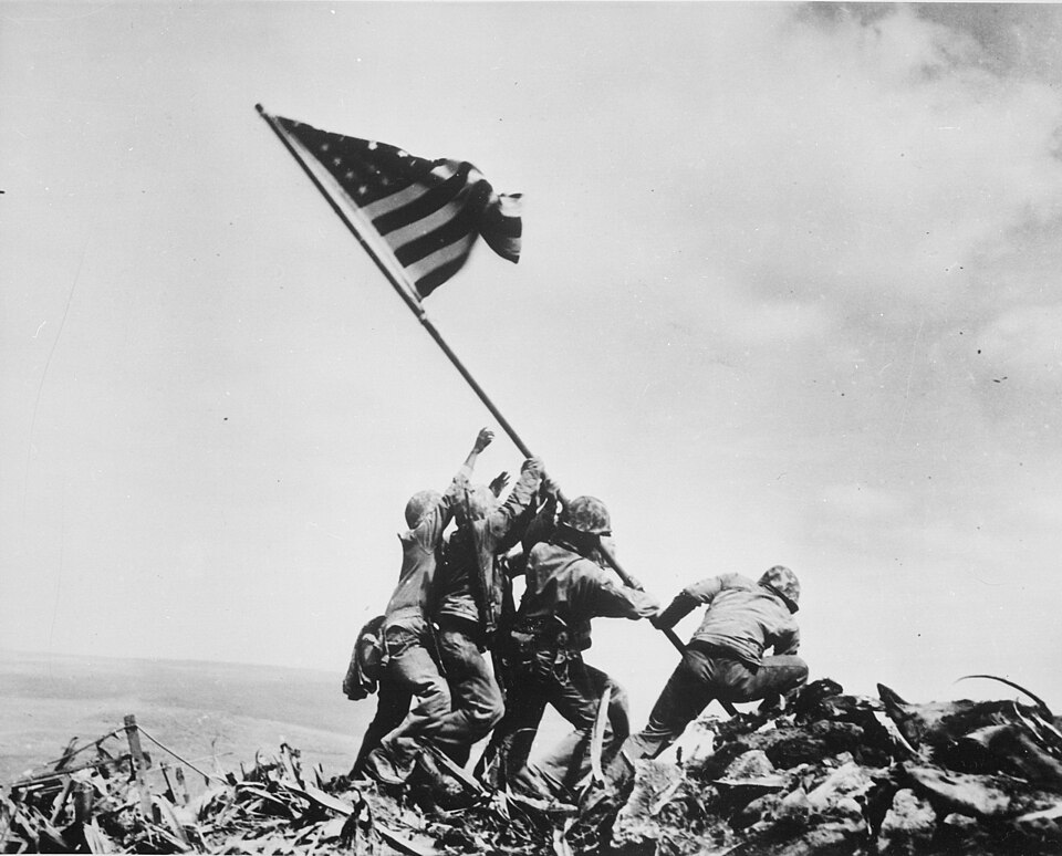 US-Marines hissen die Flagge auf dem Mount Suribachi, Iwojima, 23. Februar 1945