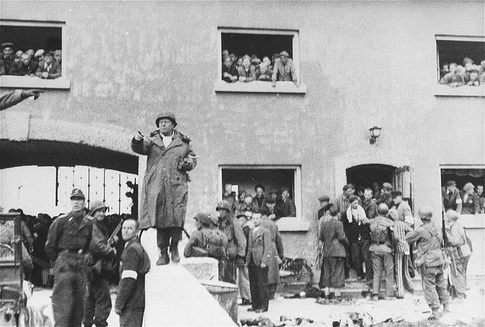 Übergabe des KZ Dachau an amerikanische Truppen der 42. Infanteriedivision, 29. April 1945