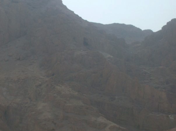 Höhle 1 von Qumran am Toten Meer, Fundort der Schriftrollen