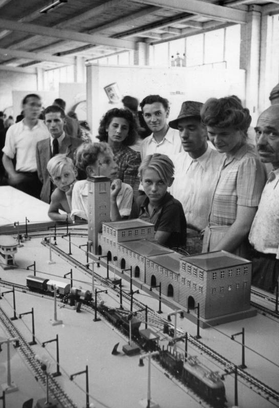 Messestand auf der Exportmesse Hannover 1947