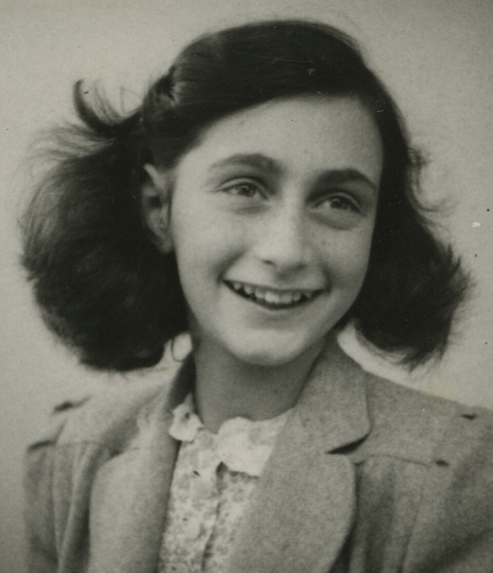 Anne Frank im Jahr 1942, kurz vor dem Untertauchen
