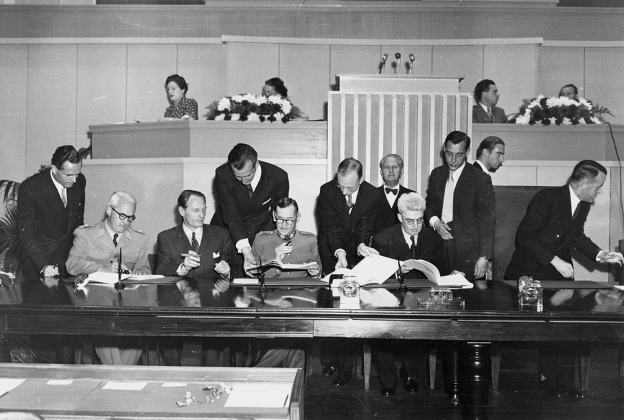 Unterzeichnung der neuen Genfer Abkommen 1949