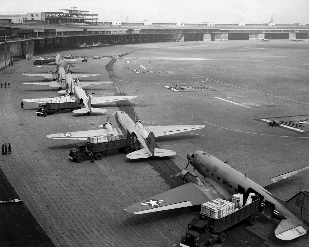 Rosinenbomber in Tempelhof — die Luftbrücke, die die Blockade überdauerte