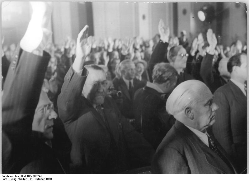 Die Volkskammer der DDR — hier die Wahl Wilhelm Piecks