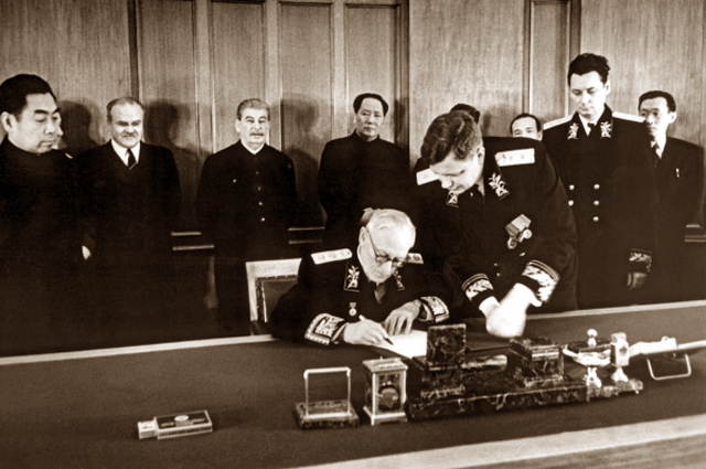 Wyschinski, Molotow, Stalin und Mao Zedong bei den Moskauer Verhandlungen
